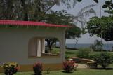 Tobago -   Crown Point, Garten mit Meerblick