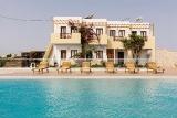 Karpathos - Old Sofia Studios, Aussenansicht mit Pool
