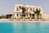 Karpathos - Old Sofia Studios, Aussenansicht mit Pool