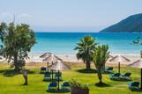 Lefkada - Surf Hotel - Garten und Strandabschnitt