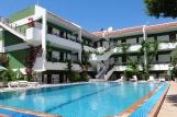 Rhodos Trianda, Terinikos, Aussenansicht mit Pool