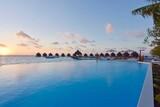 Malediven - Thulhagiri Island Resort, Pool bei Dämmerung