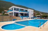 Lefkada - Surf Hotel - Restaurant Gebäude mit Pool