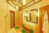 Malediven Angaga Island Resort Superior Water Bungalow Badbeispiel