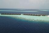 Ari-Atoll - Vilamendhoo, Drohnenaufnahme Wasser-Villas
