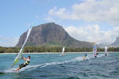 Mauritius - Le Morne - Club Mistral Windsurfing, Spot mit Brabant Mountain