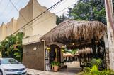 The Bric Hotel, Eingang