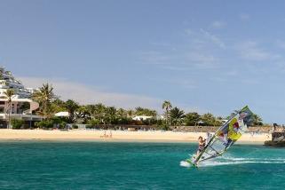 Lanzarote - Windsurfing Club Las Cucharas, Surfen Strandnähe